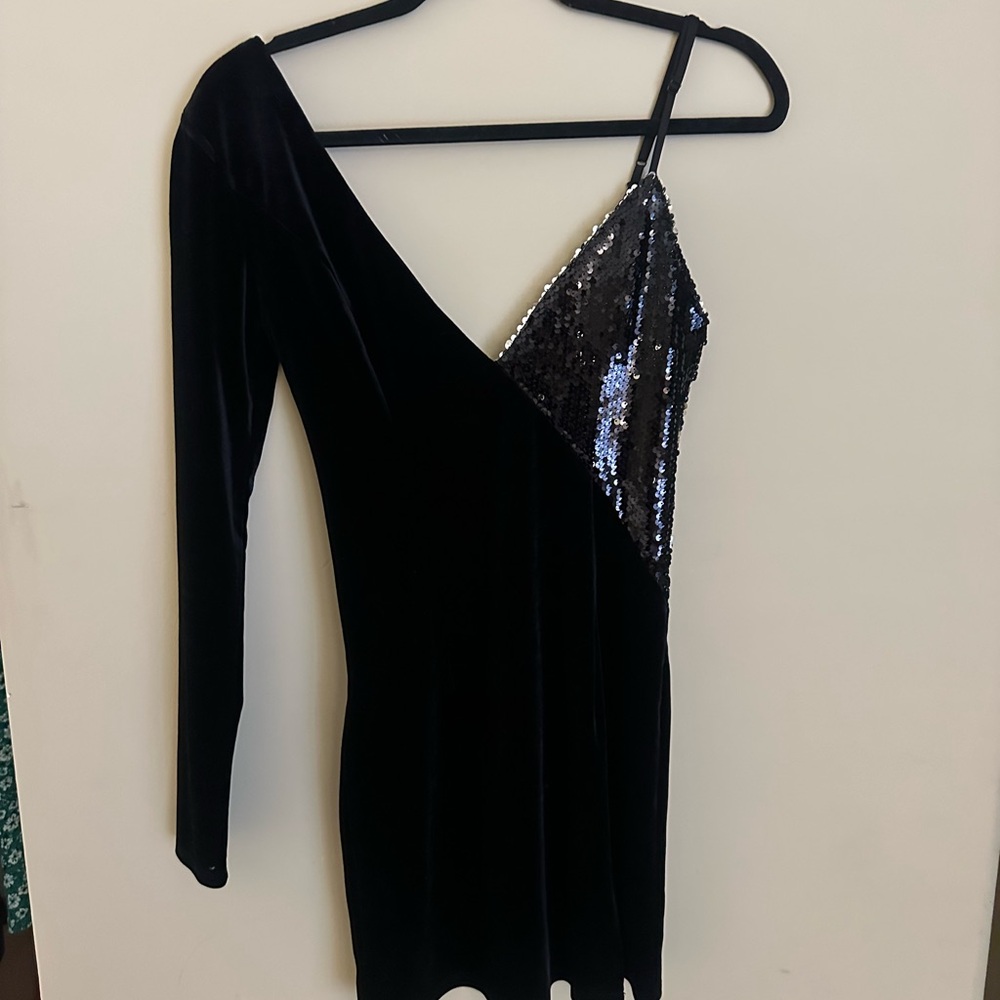 Elegant Black Sequin One-Shoulder Dress